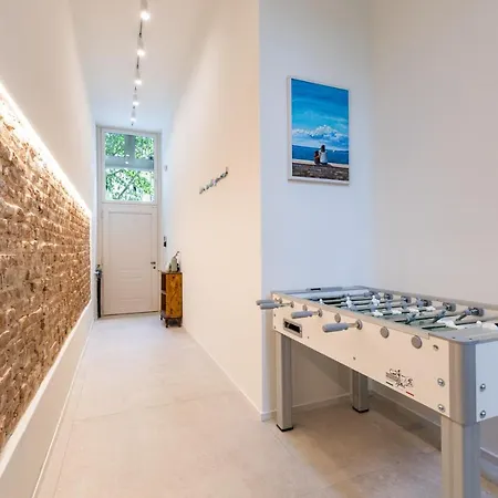 Holiday home *villa Olivo*with Private Terrace & Jacuzzi + 3bedrooms Milan
